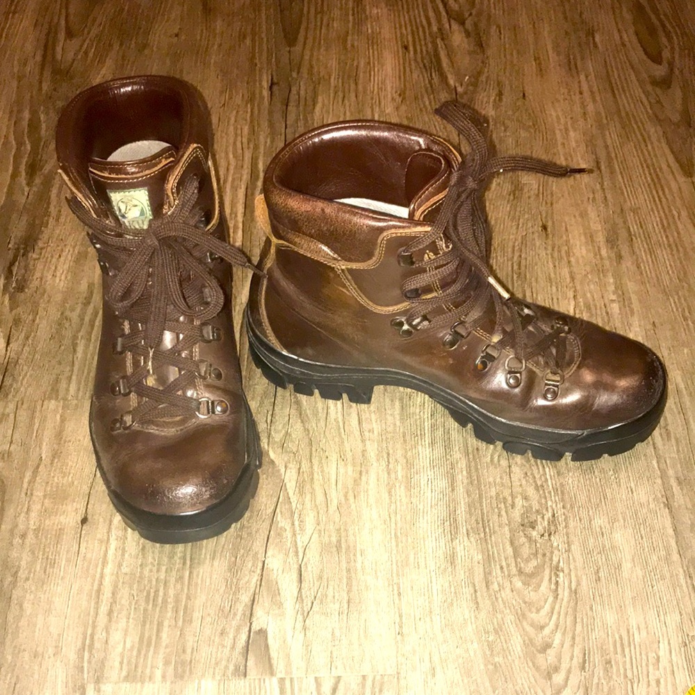super nice AKU Women’s Hiking Boots